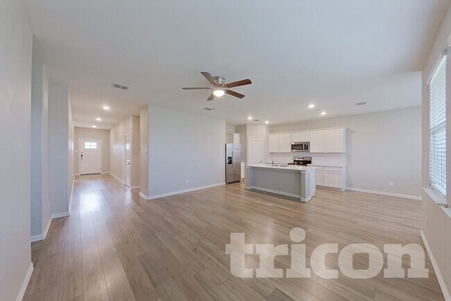 Foto del edificio - 235 Jenkinson Dr