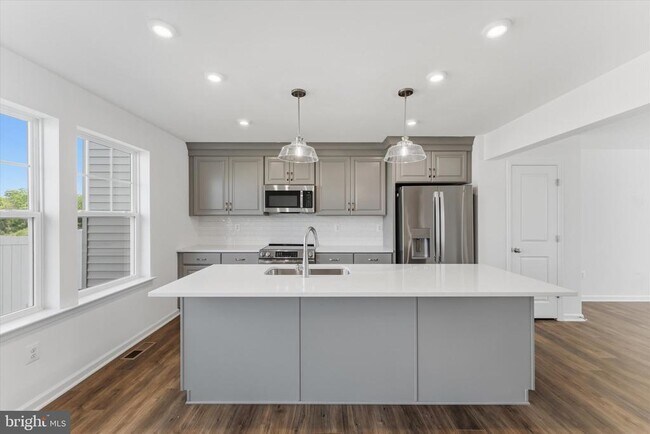 Building Photo - 505 Fontana Cir