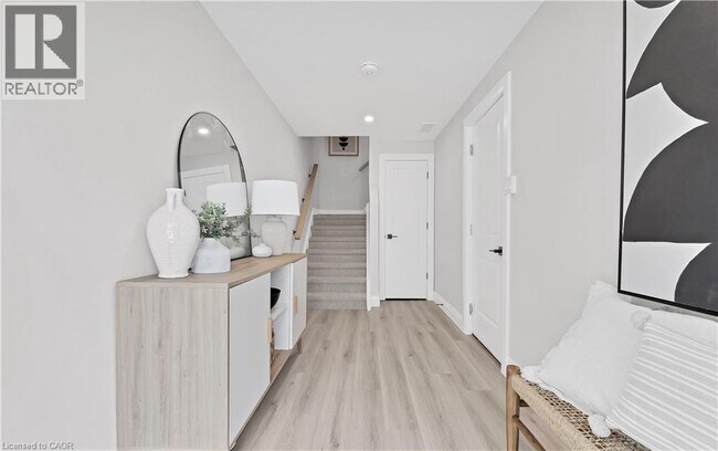 Building Photo - 71 Blucher St