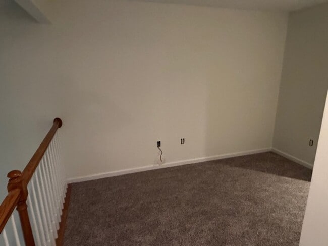 Building Photo - Knoxville Lovell Road Area 3 Bedroom 2.5 Bath with Garage Lawn Maintenance and Trash Pick up incl...