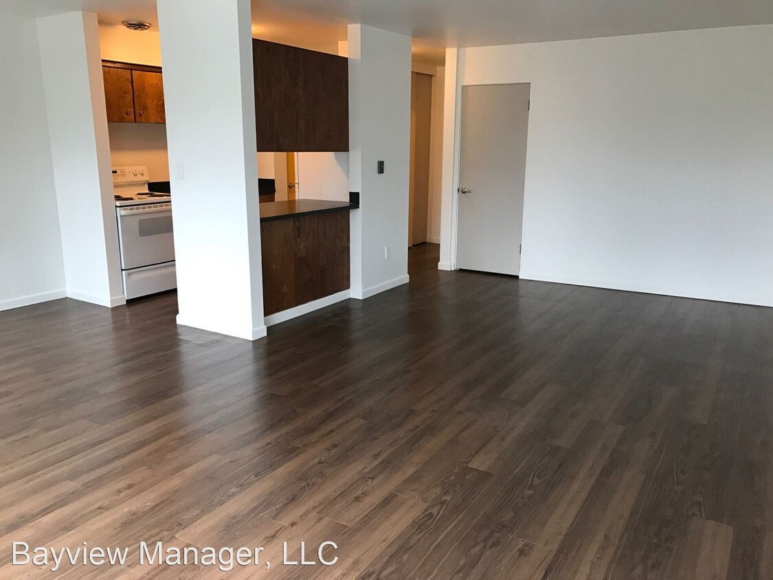 Building Photo - 2233 NE 46th St