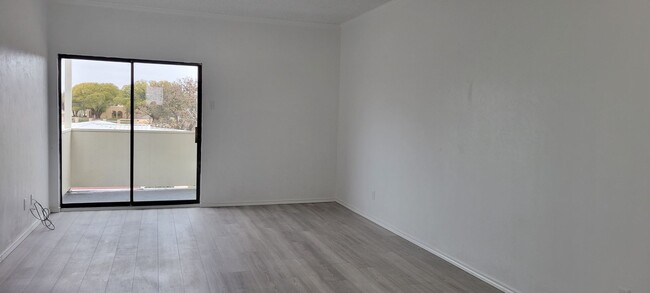 Building Photo - LUXURY LARGE UNIT IN EAST CLOVIS ALL NEW I...