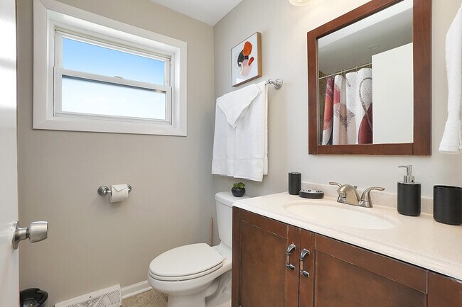 Building Photo - 5931 S Nagle Ave