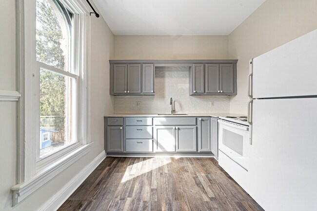Kitchen - 1171 Central Ave