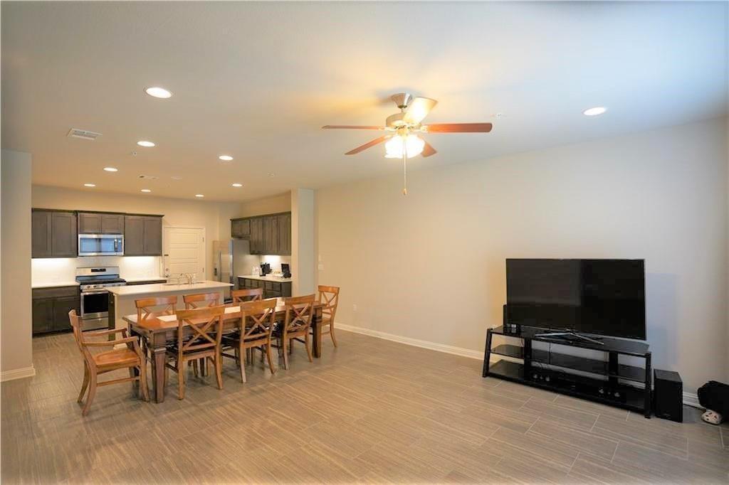 Foto principal - 13800 Lyndhurst St