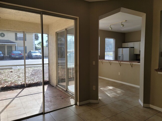 Building Photo - Large Sunridge Palms townhome across from USF!