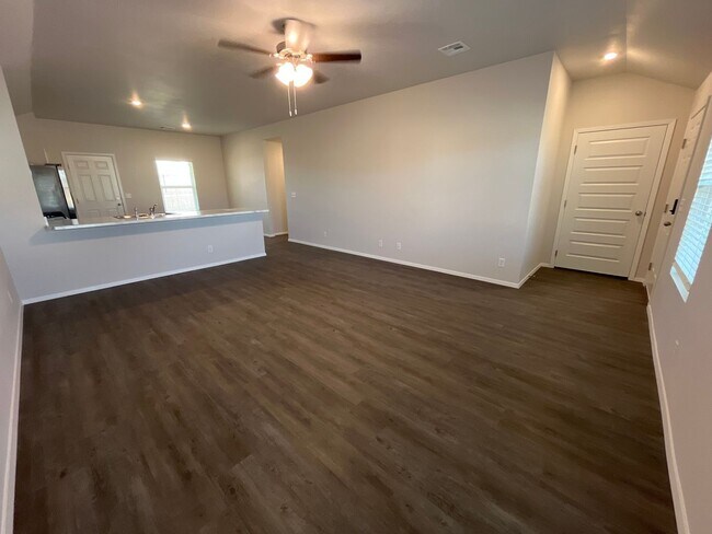 Foto del edificio - Three Bedroom | Two Bath Home in Robinson ...