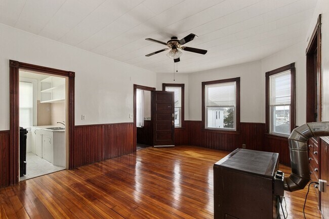 Building Photo - 229 Cory St