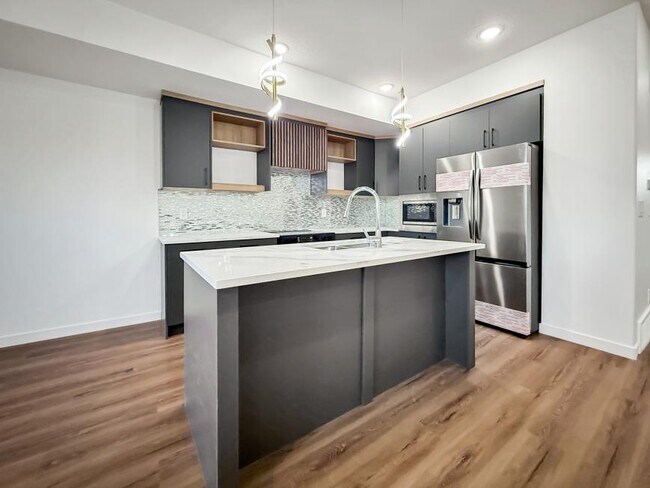 Photo du bâtiment - 3.0 bedroom in Edmonton Alberta T5S 2B9