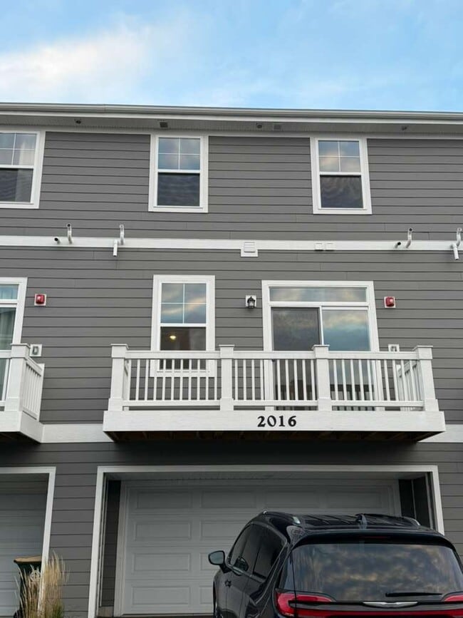 Building Photo - 2016 Yellowstone Blvd