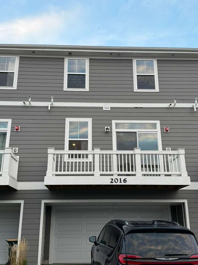 Foto del edificio - 2016 Yellowstone Blvd