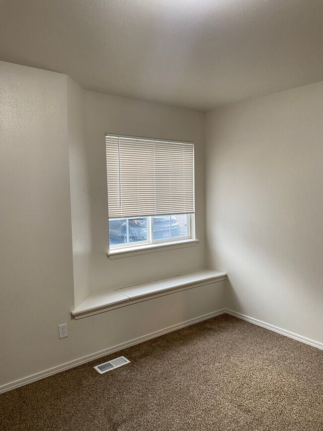 Foto del edificio - 313 S Meridian Rd