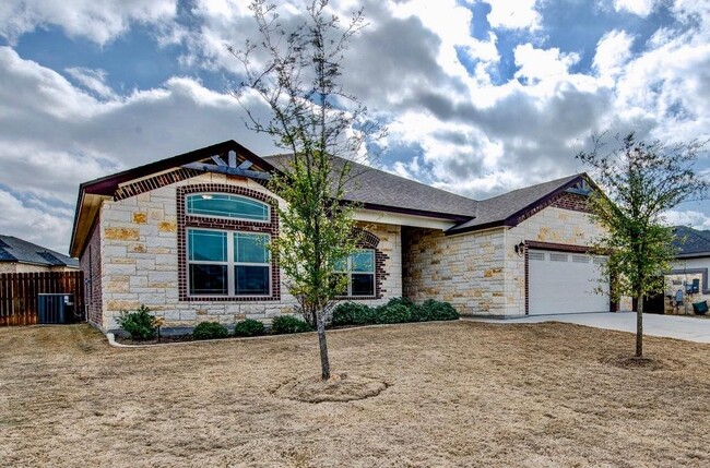 Building Photo - 420 Jake Dr