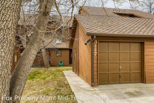 Building Photo - 3 br, 2.5 bath House - 3117 Bell Dr