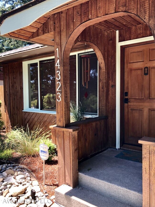 Foto del edificio - 2 br, 1 bath House - 14323 25th Ave NE