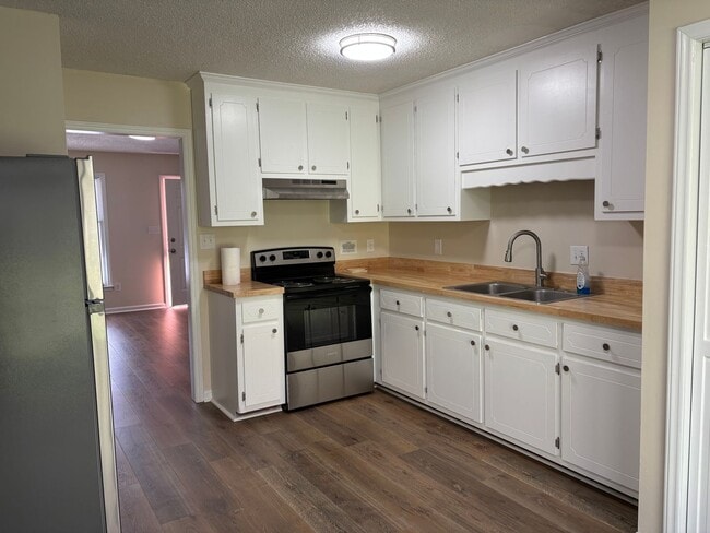 Foto del edificio - 102 Hickory Hills Ct