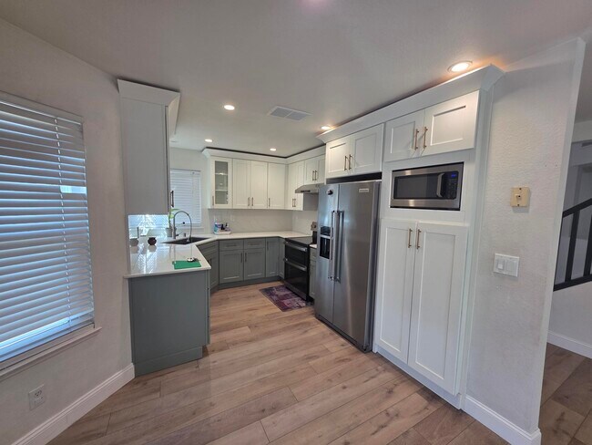 Foto del edificio - 35 Beechwood Ct