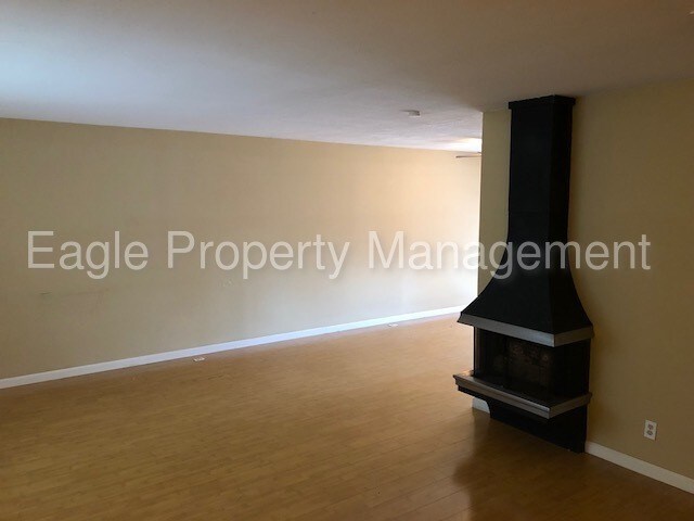 Building Photo - 3BR & 2.5 Bath Arden/Arcade Townhouse