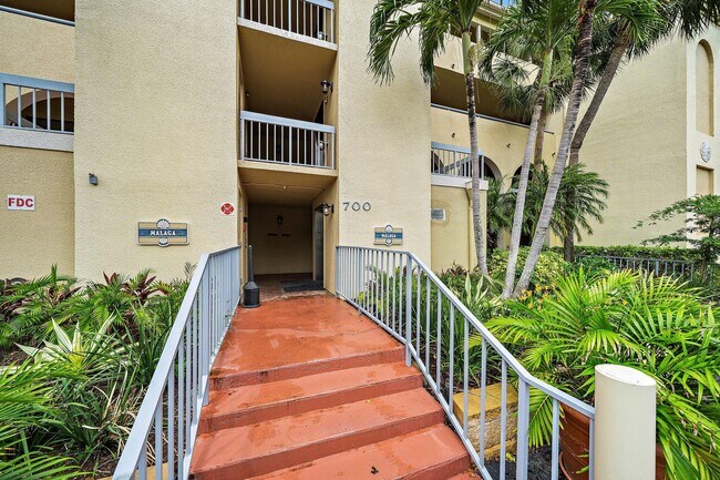 Foto del edificio - 700 Uno Lago Dr