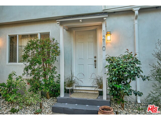 Building Photo - 1210 S Cochran Ave