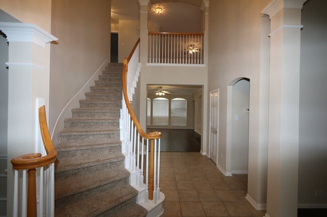 Foto del edificio - 6011 Hawkes Bay Ct