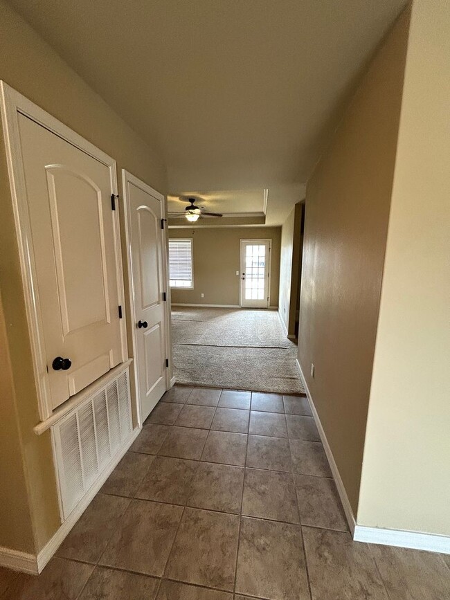 Foto del edificio - 1522 E 11th Cove