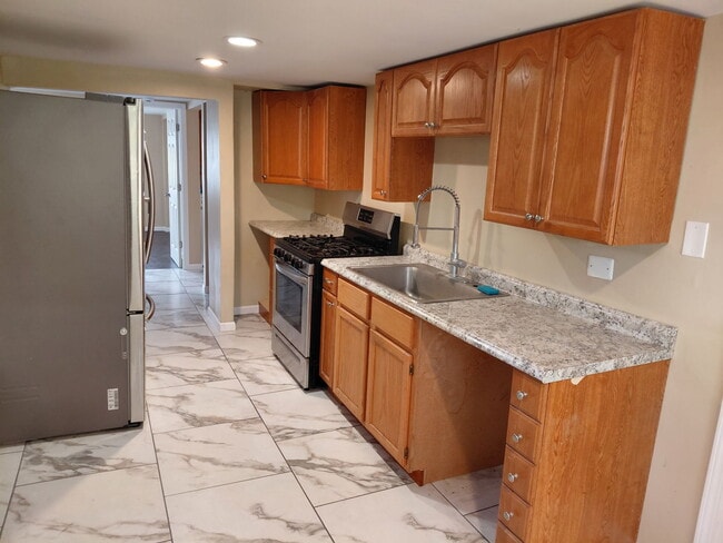 Building Photo - 1485 W Dundee Rd