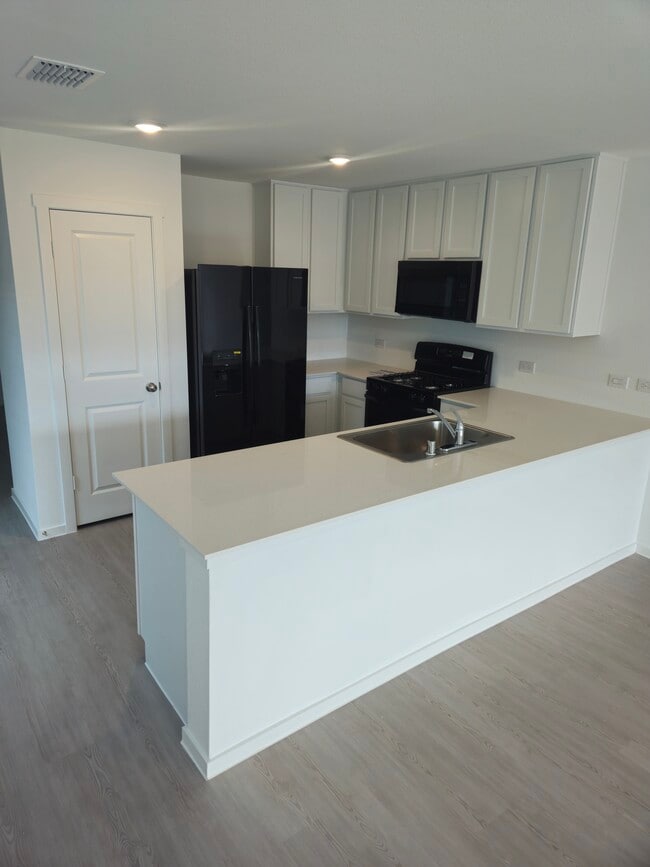 Building Photo - 810 Pawpaw Dr