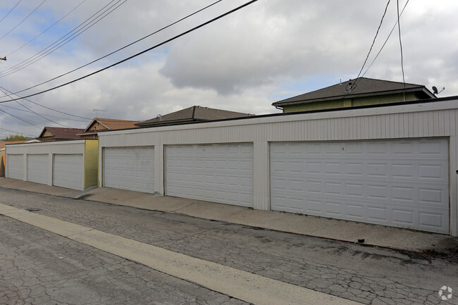 Building Photo - 12305-12307 Breezewood Dr