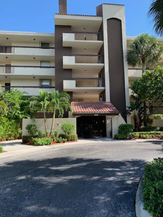955 Egret Cir Unit B205, Delray Beach, FL 33444 Condo for Rent in