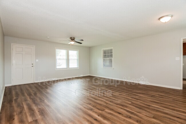 Building Photo - 4026 Angus Dr