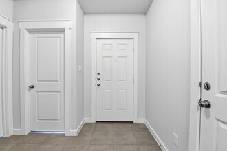 Building Photo - 12411 Southern Trail Ct