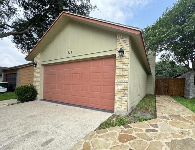 Building Photo - 411 Waterford Dr