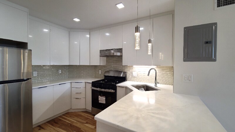 Primary Photo - 6405 Boulevard E