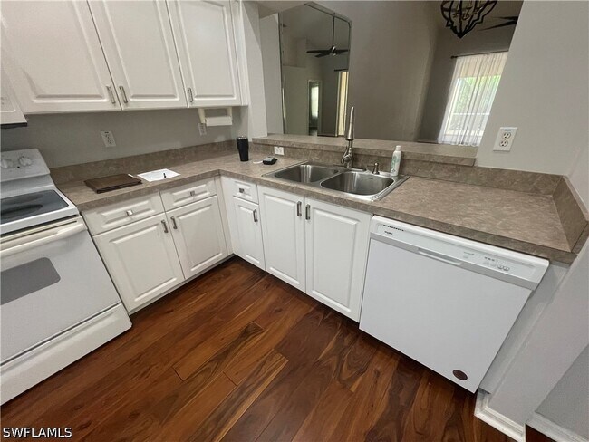 Foto del edificio - 5708 Greenwood Cir