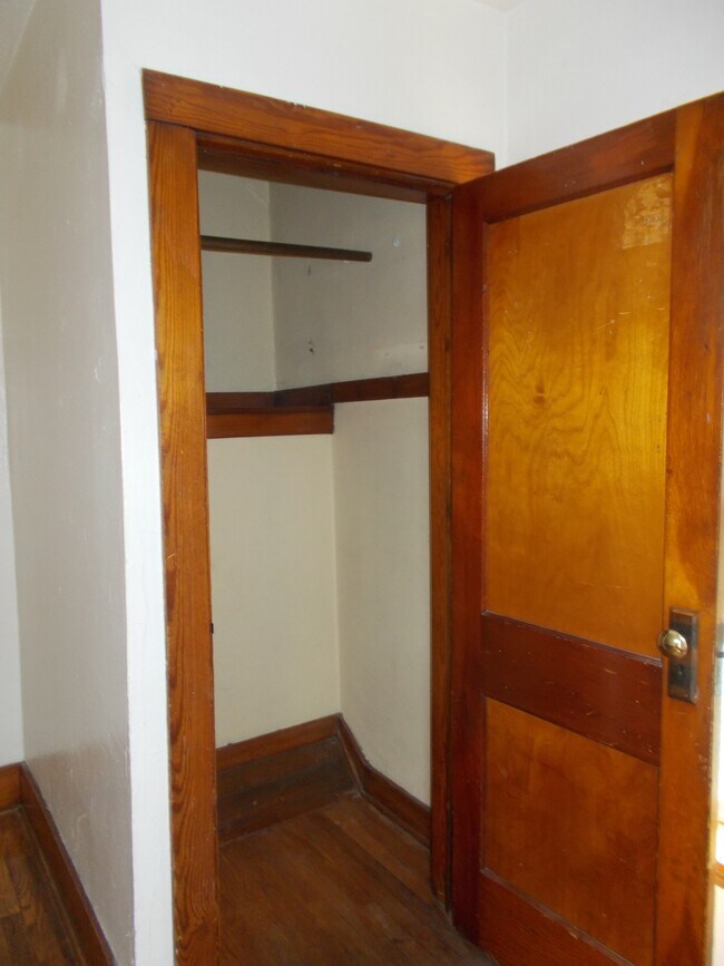 Foto del edificio - 319 S Johnson St