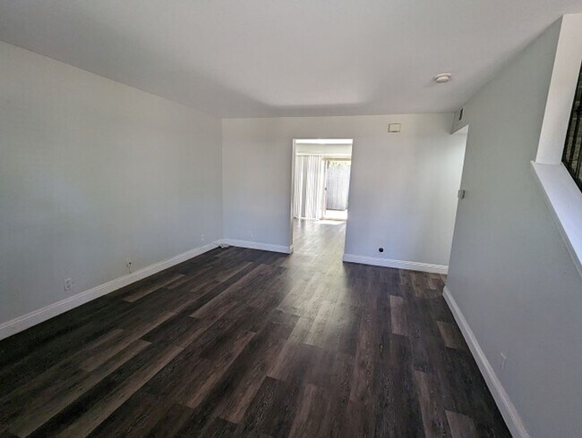 Foto del edificio - 2 bedroom, 1.5 bathroom Townhome in El Cajon
