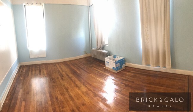 Building Photo - 2110 Westbury Ct