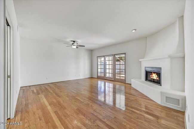 Building Photo - 7520 E Buena Terra Way