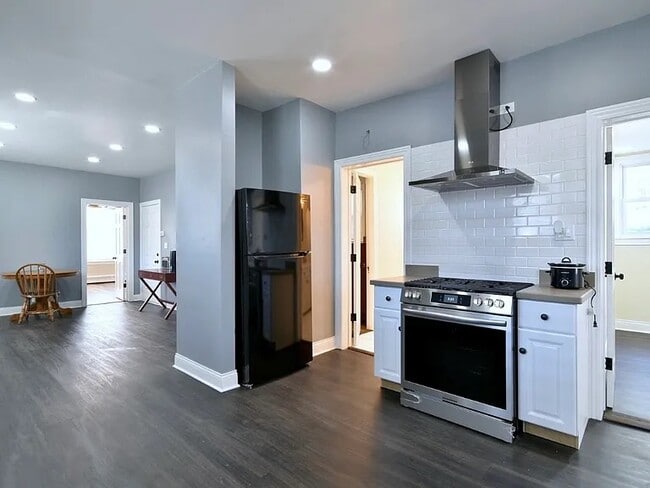 Building Photo - 3521 Oak Ave