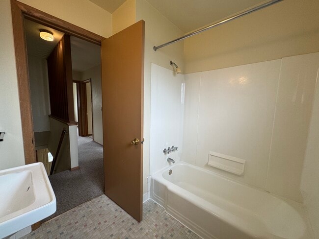 Building Photo - 2155 S Fountain Ave