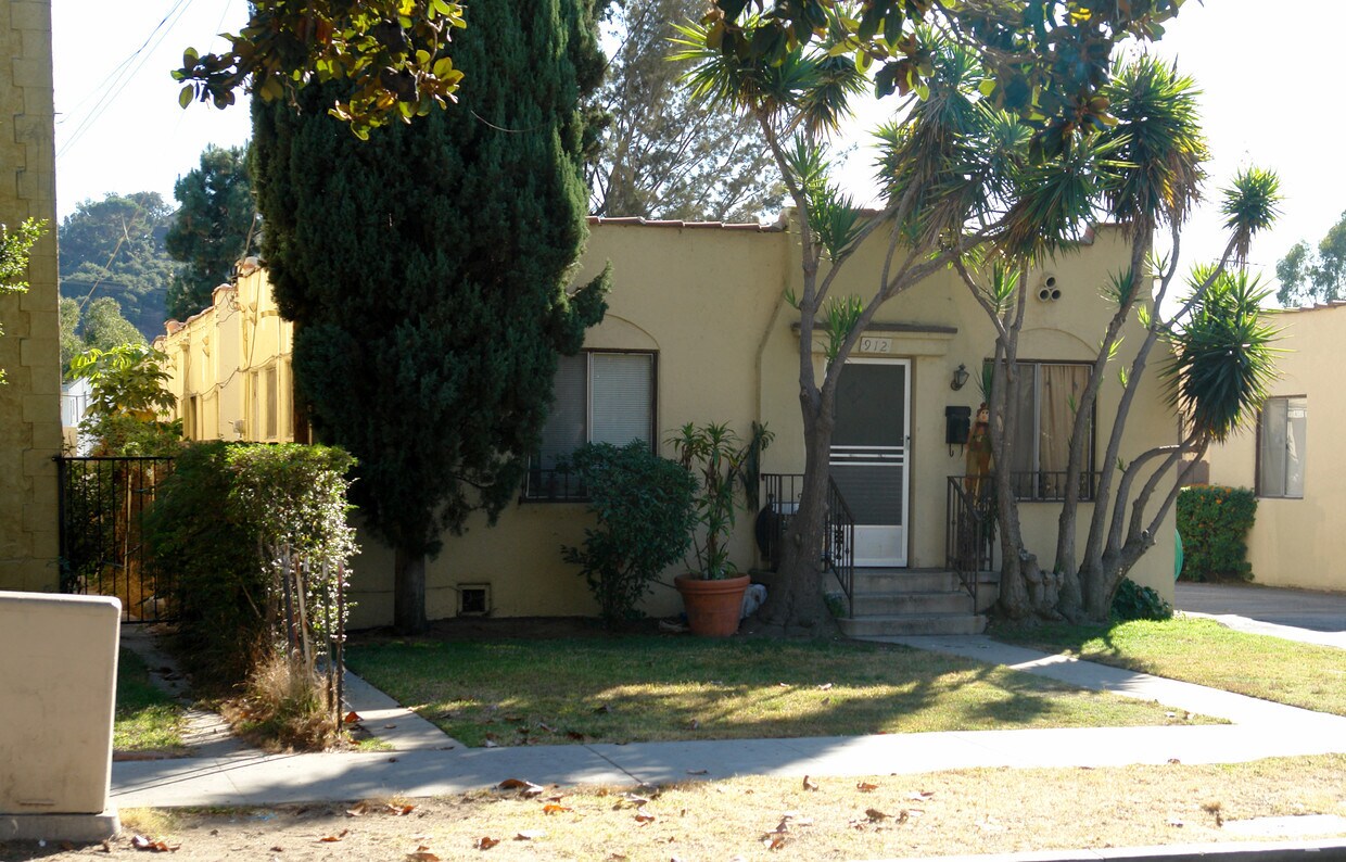 Building Photo - 912 E Garfield Ave