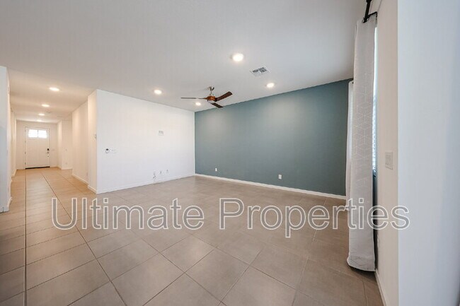 Building Photo - 14466 W Hackamore Dr