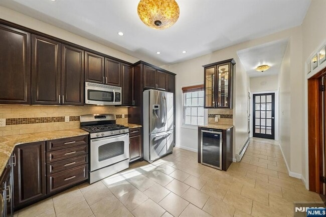 Foto del edificio - 364 New York Ave