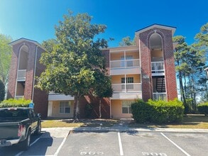 Building Photo - 4243 Villas Dr