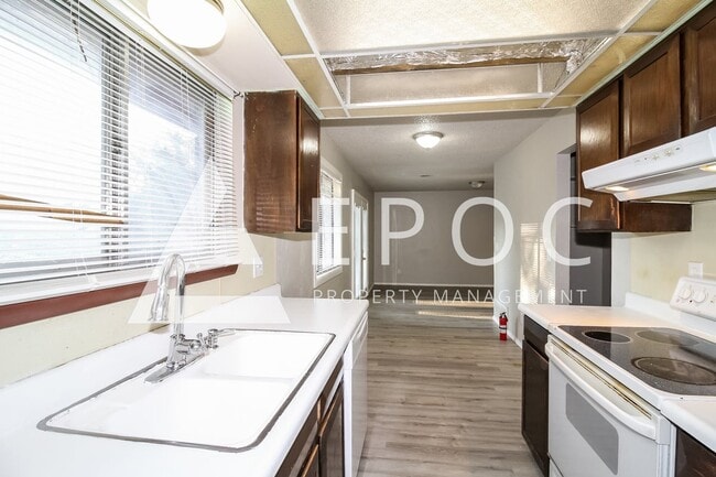 Photo - 409 Woodland Dr House