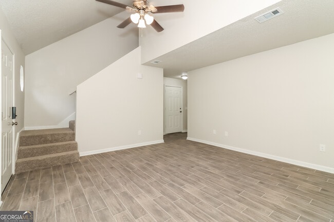 Building Photo - 7073 Stonecreek Dr