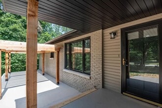 Building Photo - 4809 E Ridgewood Dr