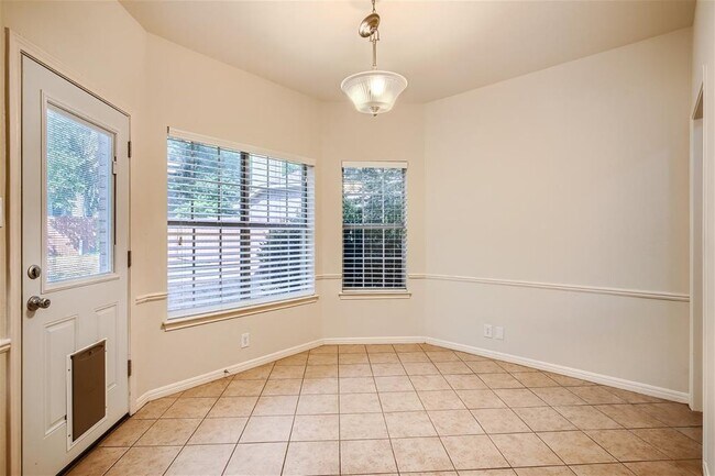 Building Photo - 10532 Redmond Rd