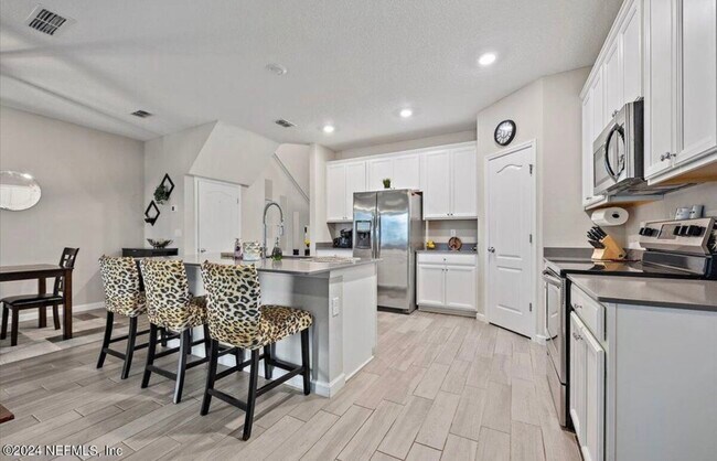 Foto del edificio - 12647 Josslyn Ln